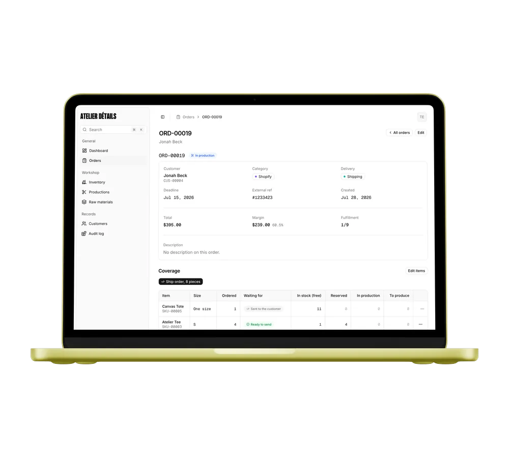 Le détail d'une commande dans Plavon sur un portable: articles, quantités réservées et couverture du stock.